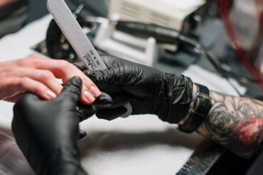 Paznokcie na studniówkę – elegancja, styl i perfekcja w każdym detalu