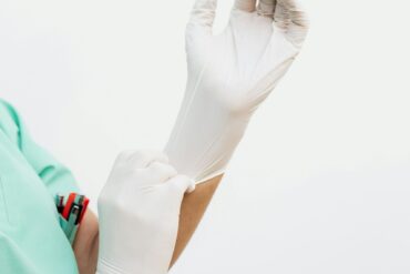 Zimowa pielęgnacja dłoni – jak zadbać o ich piękno i komfort