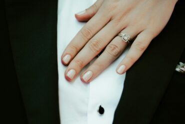 Zimowa pielęgnacja dłoni – jak zadbać o ich piękno i komfort